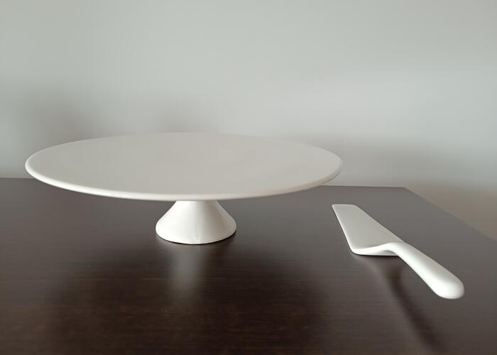 Grajewo ogłoszenia: Sprzedam ceramiczną paterę na ciasto, średnicy 28cm. Cena 30 zł .